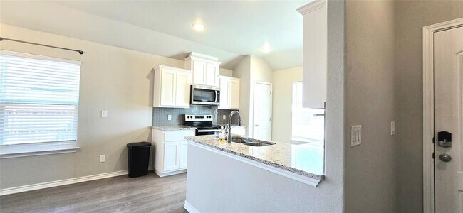 Photo - 136 Mike Warner Dr