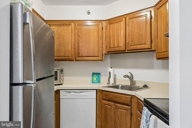 Photo - 2020 Walnut St Unit 24G