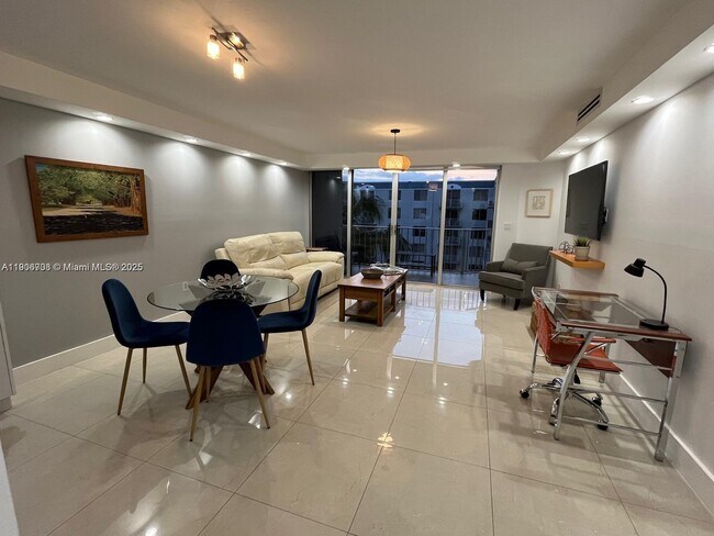 Building Photo - 1700 NW N River Dr Unit 504