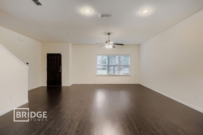 Photo - 1317 Lakecrest Ln