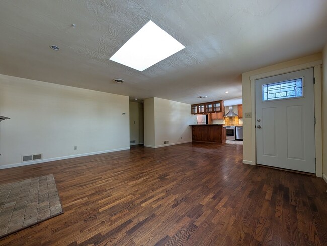 890 E 29th Ave