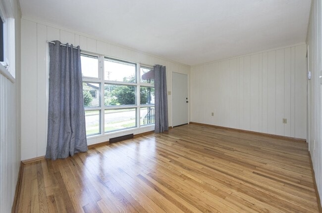 Photo - Crestmont Avenue House!