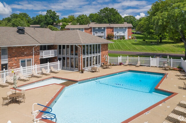 Pool and Clubhouse Exterior - Southmoor Rental