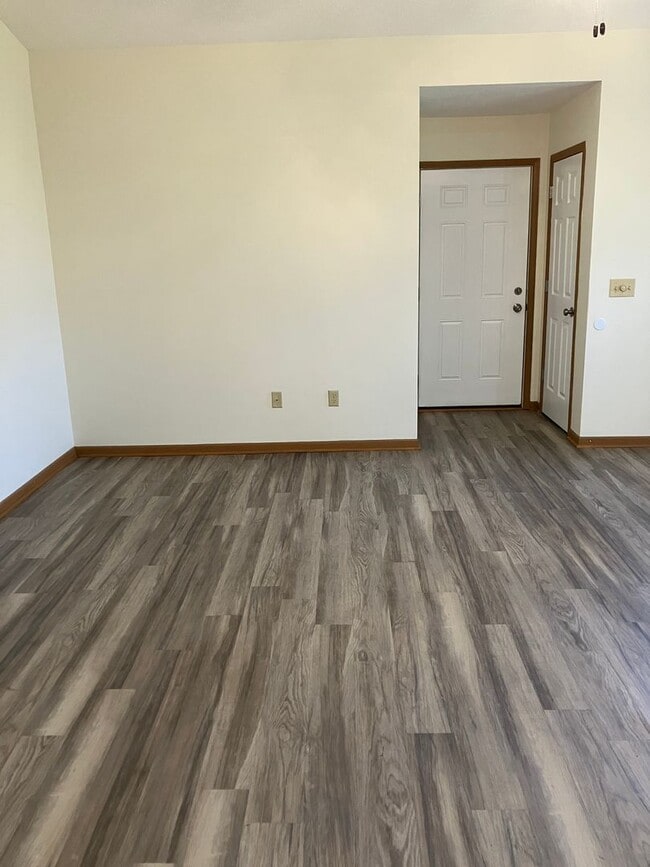 Photo - Modern & Spacious 2-Bedroom Ranch Condo – ... Unidad 1370-D Wayne St