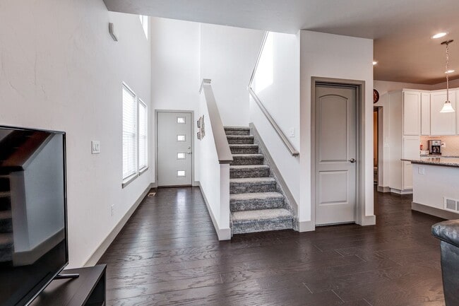 Photo - 2 Bedroom Luxury townhome