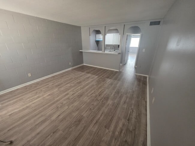 Photo - 1505 N West St Unit 222