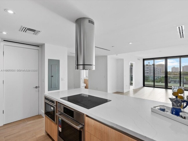 Photo - 9901 W Bay Harbor Dr Unit 605