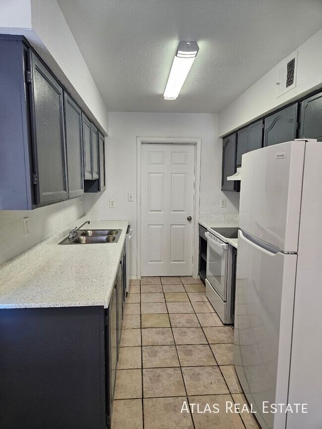 NOW AVAILABLE!! Renovated 2 Bedroom 1 Bath... Apartment Unit 4 Mesa