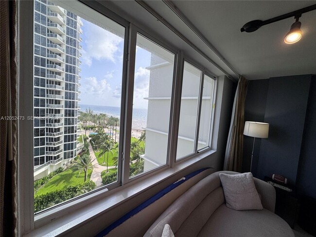 Photo - 19201 Collins Ave Unit 718