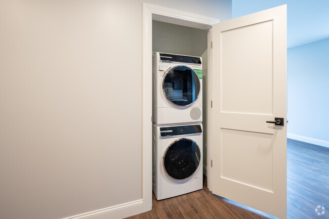 2BR, 1BA - 850SF