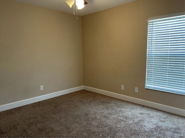 Photo - 1451 Salisbury Dr