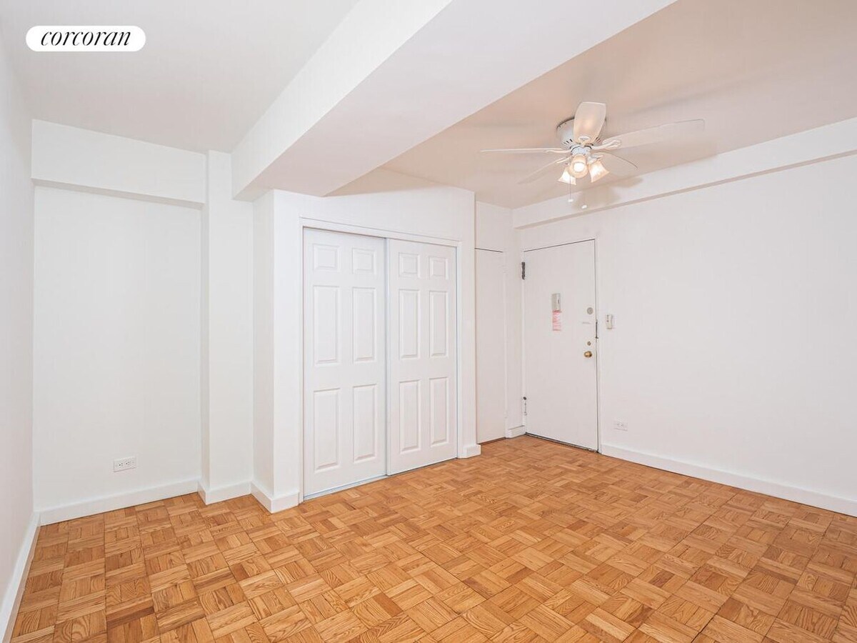 Photo - 35 E 35th St