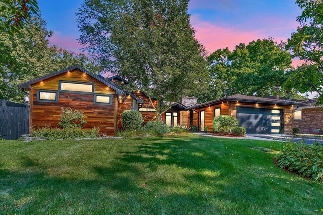 Building Photo - 623 Echo Ln