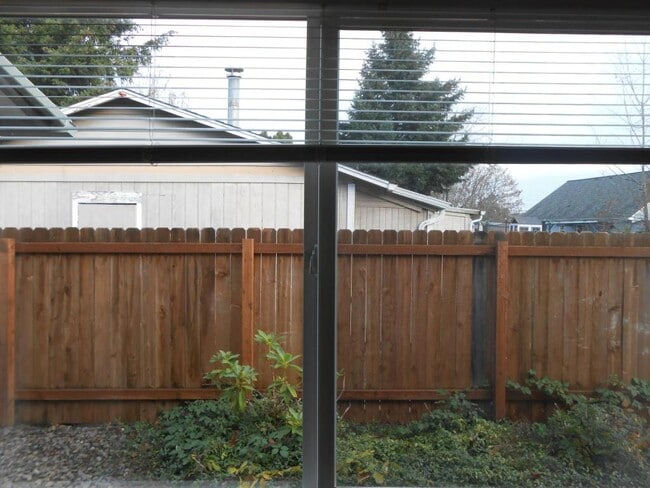 Photo - 780 Rhododendron St