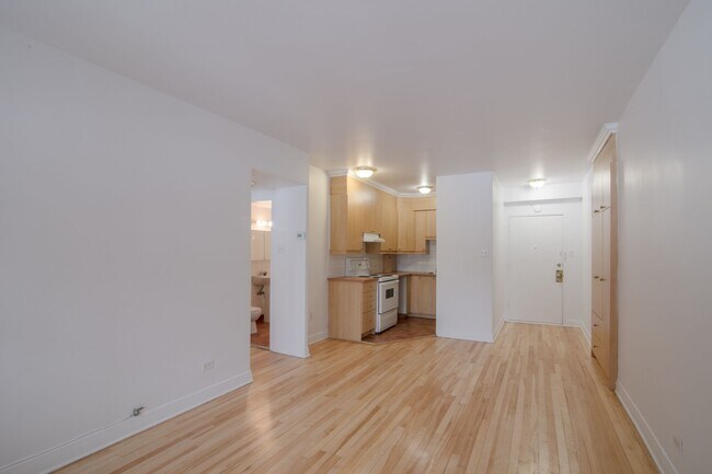 Photo - 6525 Côte-Saint-Luc Unit 107