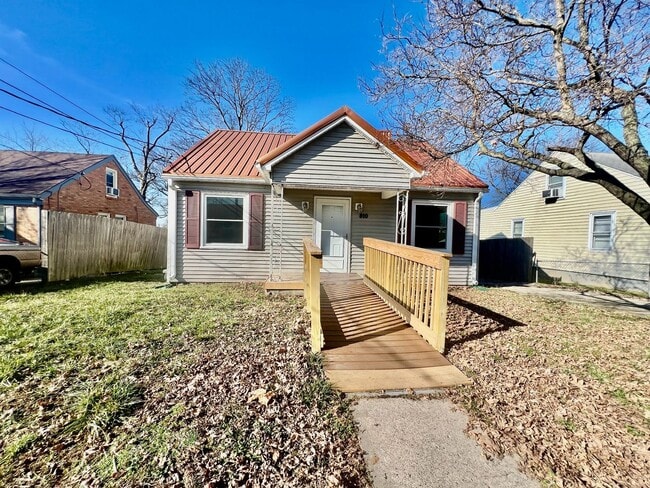 Building Photo - Move-In Ready 3-Bedroom Home with Modern Kitchen & Private Outdoor Oasis