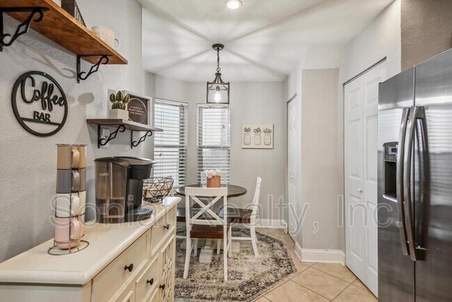 Photo - 49 Avant Garde Cir