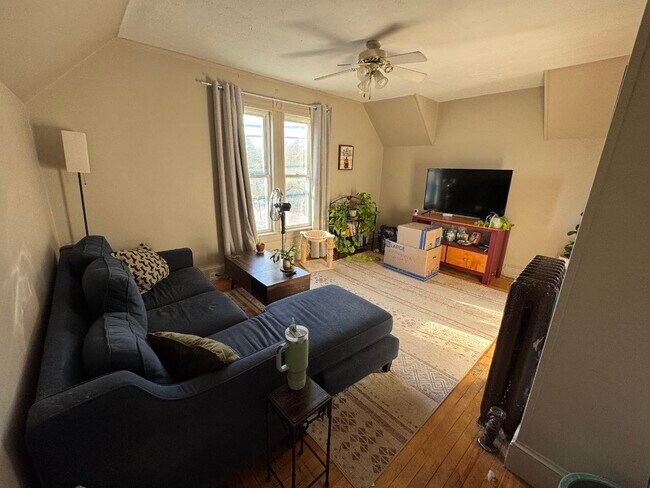 Photo - 107 Russell St Unit #2