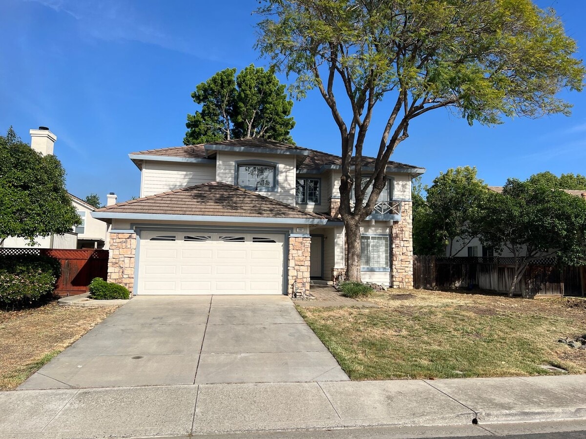 Centrally Located Open Floorplan - Centrally Located Open Floorplan