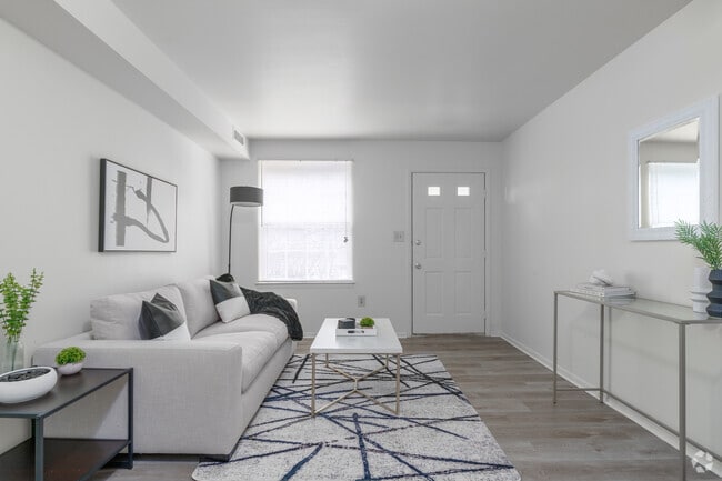 1BR, 1BA - 605SF Living Room