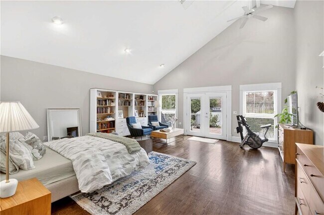 Photo - 865 Monroe Cir NE