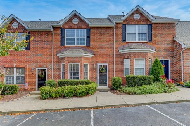 Building Photo - Spotless 2 bedroom townhome in Hardison Hills