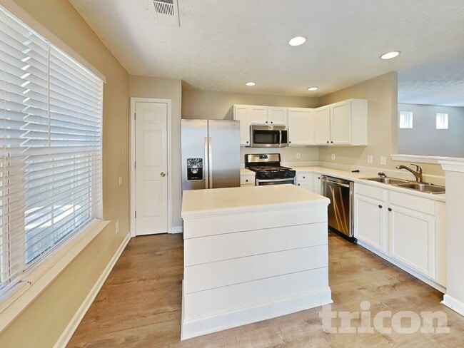 Photo - 220 Oak Grove Way