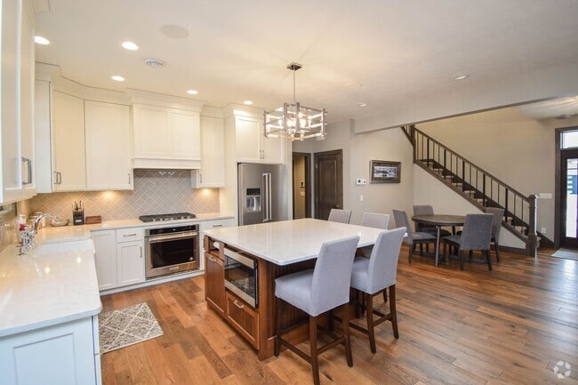 Building Photo - 912 S Torrey Pine Ln Rental