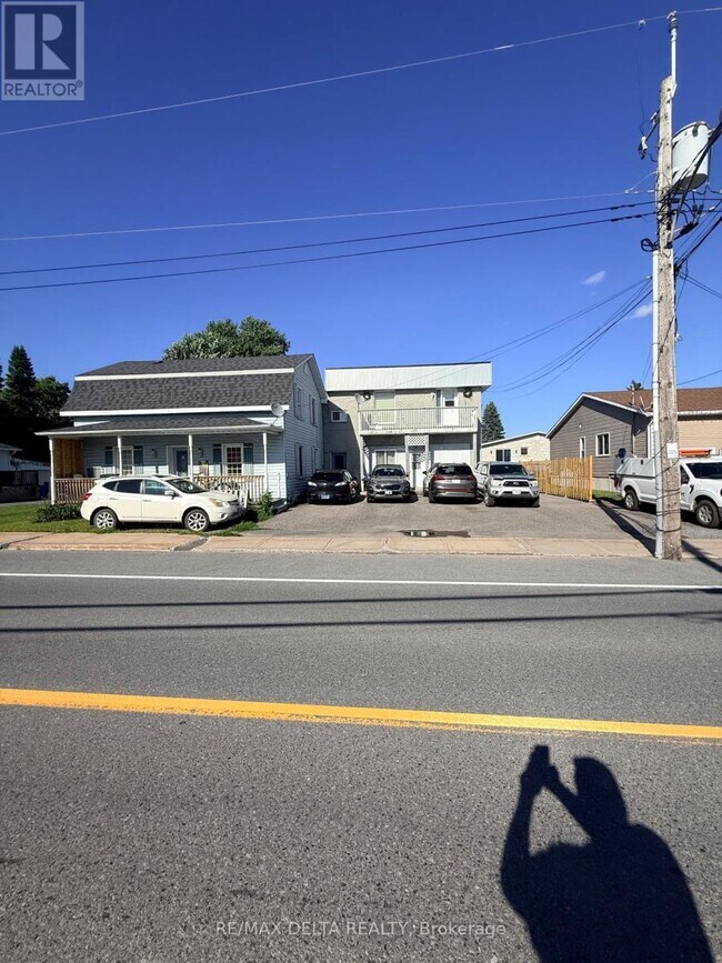Photo - 4567 Ste-Catherine St