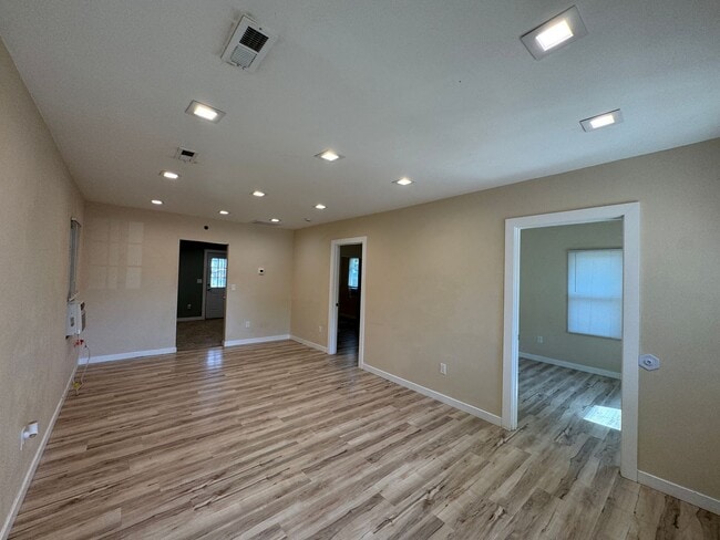 113 E Bartlett Ave
