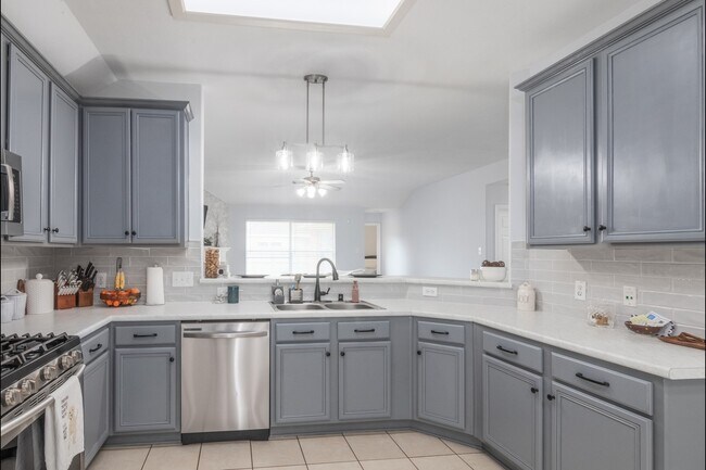 Photo - 4301 Twin Lakes Tr