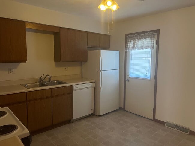 Photo - 5256 Carlton Dr Unit 5256 Carlton B