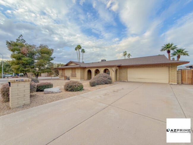 Building Photo - Spacious 4/2 Tempe Home!