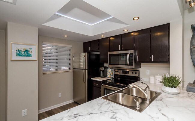 Photo - 1002 Windsong Cir
