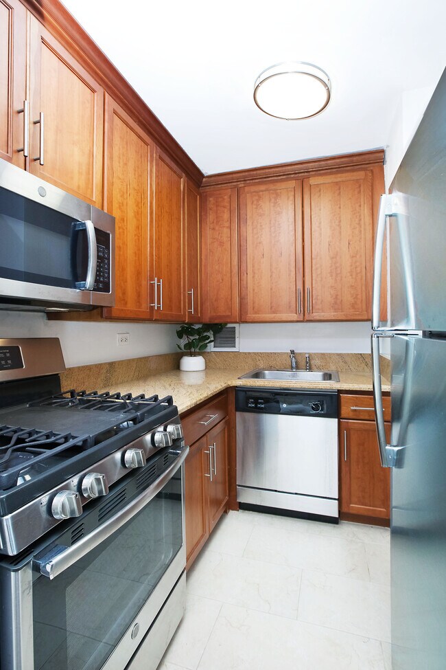 Photo - 330 E 38th St Unidad 43H