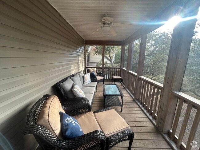 Building Photo - FURNISHED OFF-SEASON MONTHLY RENTAL - AVAI...