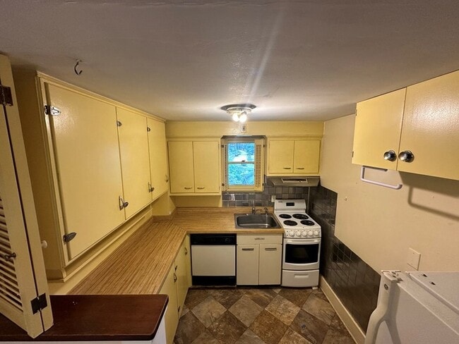 Photo - 116 W 2nd St