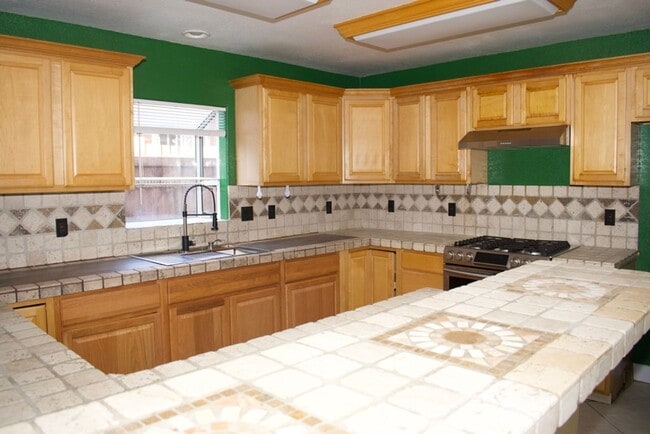 Photo - Charming 2-Story, 4 Bd 3 Ba Unit Near Downtown San Diego – 92113