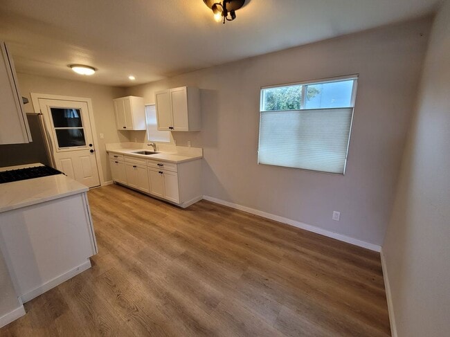 Photo - 380 Yolanda Ave