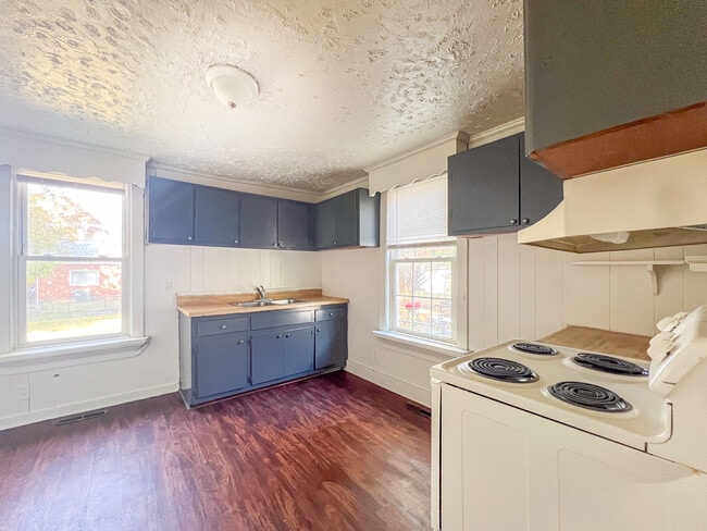 Photo - 142 Windsor Ave