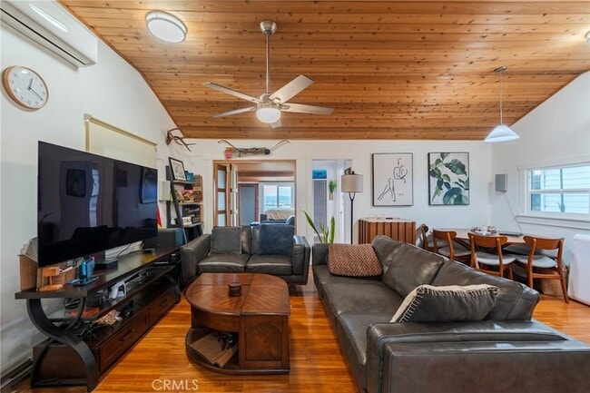 526 Crane Blvd