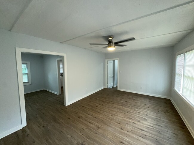 Photo - 1857 Westover St