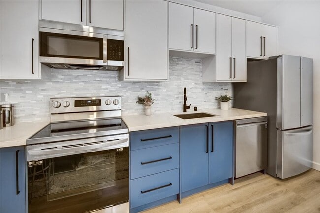 Kitchen Cabinets with Stainless Steel Appliances - 3223 Hannah St Unit 3223A Hannah St