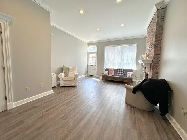 Photo - 2221 Jane St