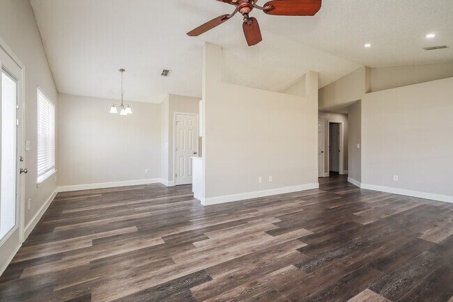 Photo - 1641 Sugarpine Drive