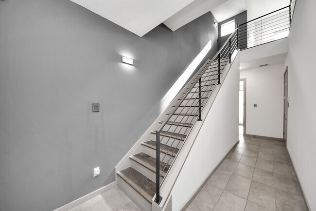 Photo - 2302 Johnson St