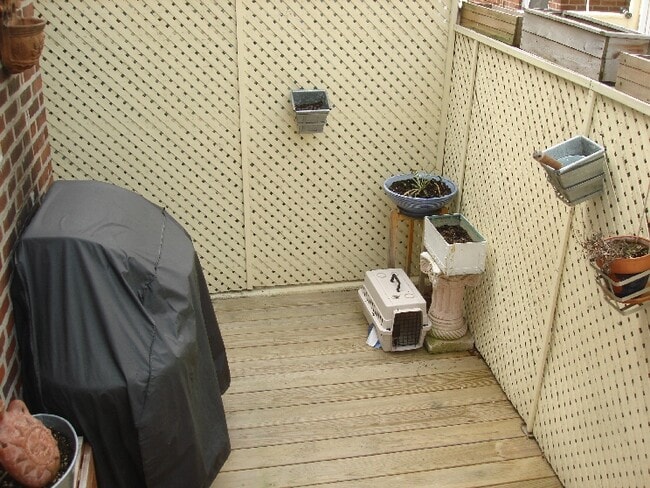 Photo - 927 Cross St