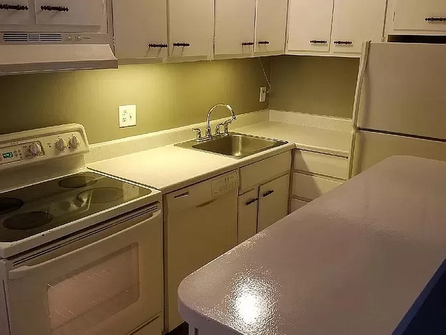 Photo - 2401 S Gaylord St Unit 105