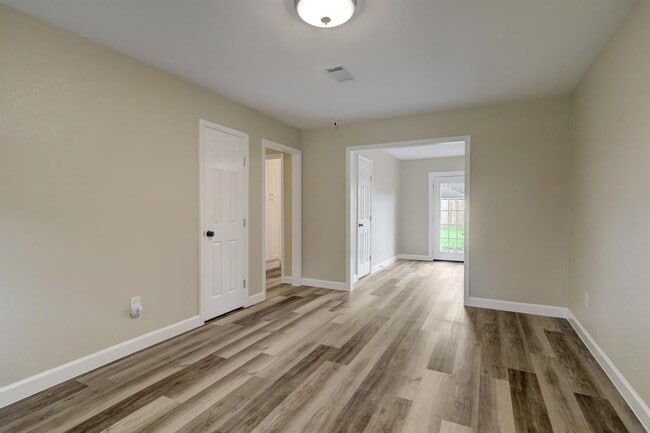 Photo - 2606 Hillshire Dr