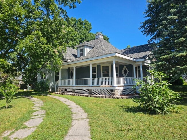 Large Victorian home in Aurora - Large Victorian home in Aurora